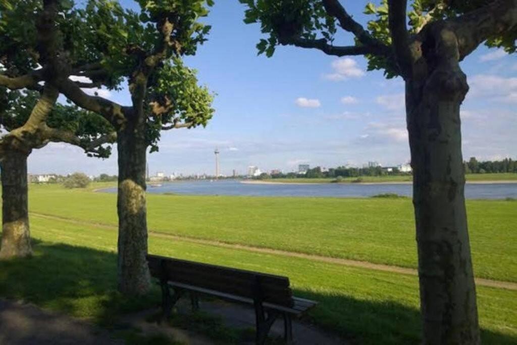 Apartment 120 Qm -3 Schlafzimmer-2 Baeder- Fuer 7 Gaeste Dusseldorf Bagian luar foto