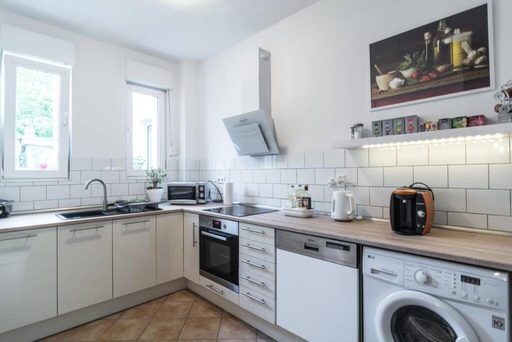 Apartment 120 Qm -3 Schlafzimmer-2 Baeder- Fuer 7 Gaeste Dusseldorf Bagian luar foto