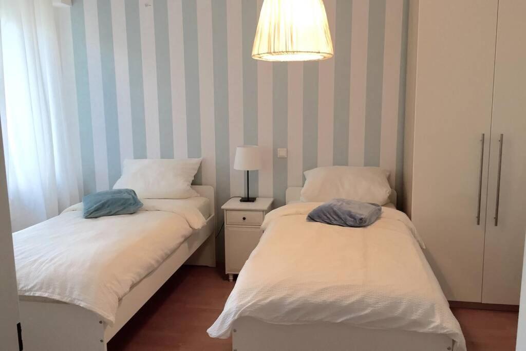 Apartment 120 Qm -3 Schlafzimmer-2 Baeder- Fuer 7 Gaeste Dusseldorf Bagian luar foto