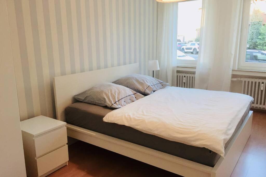 Apartment 120 Qm -3 Schlafzimmer-2 Baeder- Fuer 7 Gaeste Dusseldorf Bagian luar foto